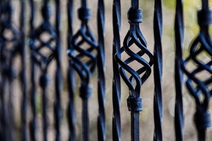 fence-450670_640(5)